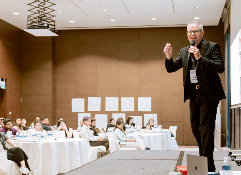 Paul-Bindig-On-Stage_Singapore